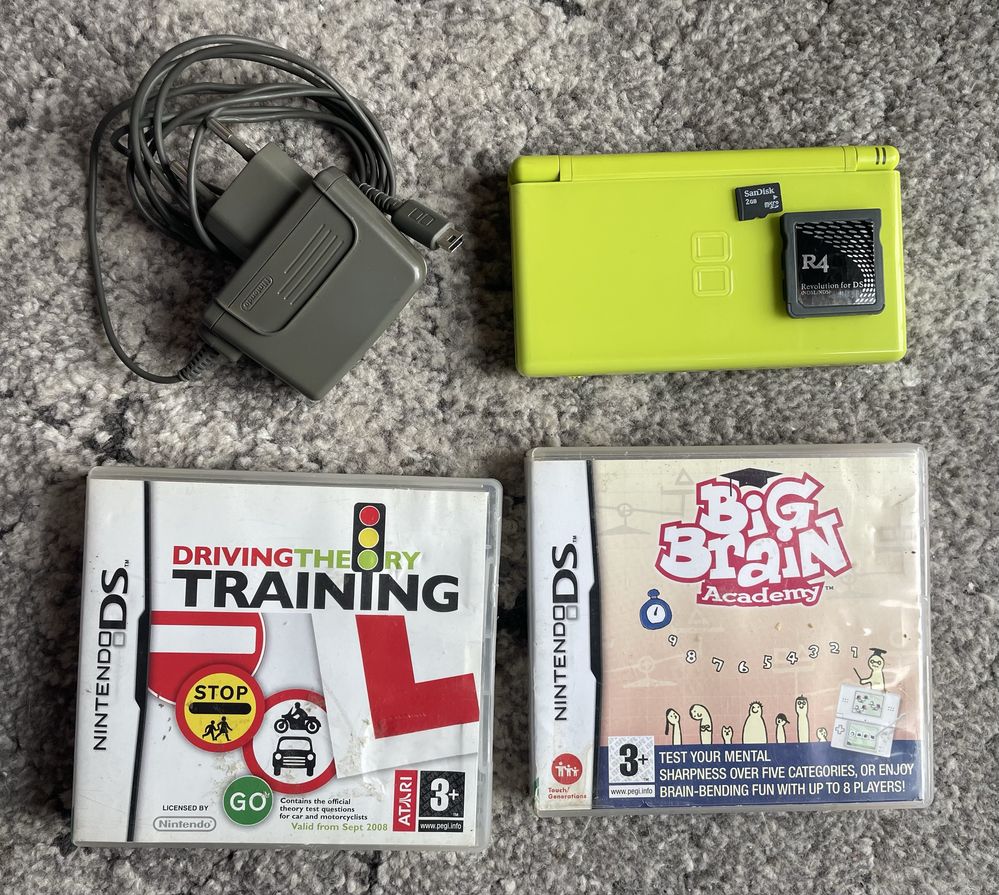 Nintendo DS lite plus dodatki