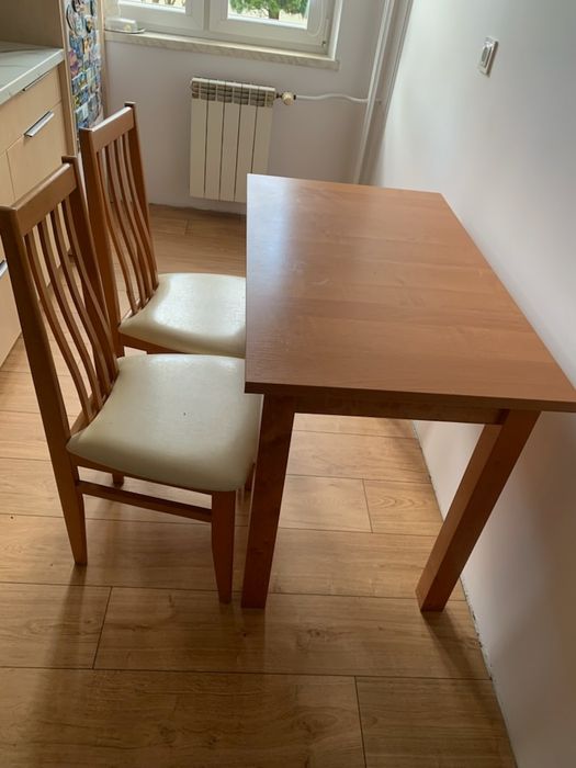 Zestaw stół i dwa krzesła