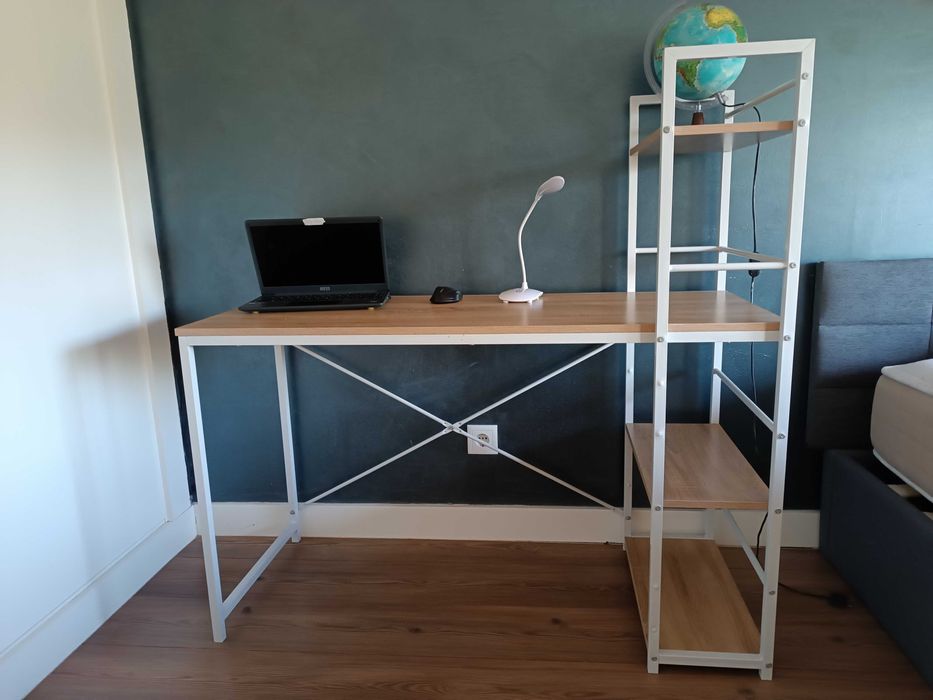 Secretaria com estante