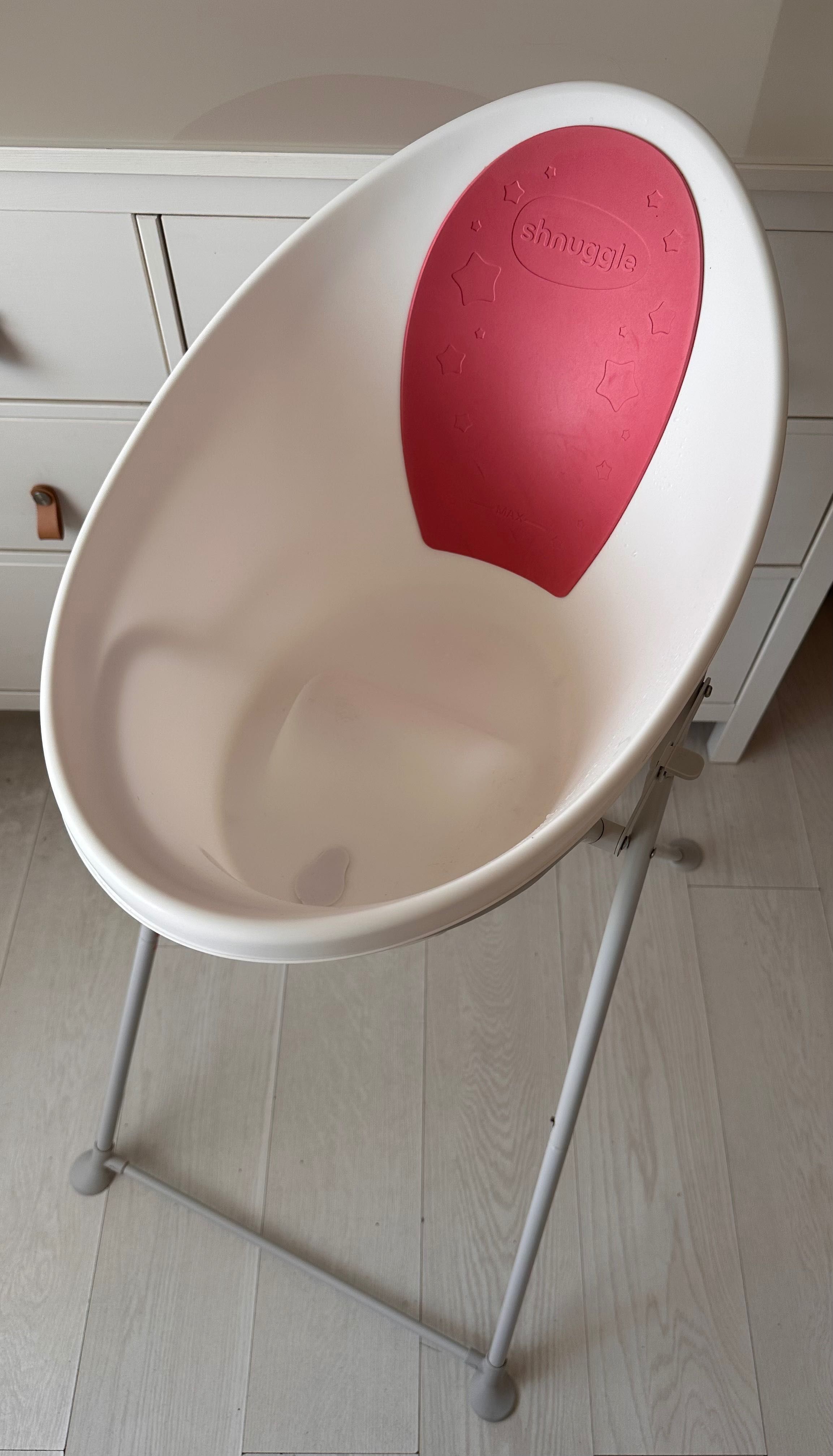 Shnuggle – Conjunto Banheira Ergonómica – Rosa Estrelas+Suporte