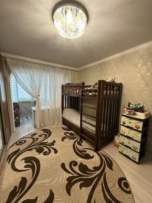 Продаж квартири в Узині центр