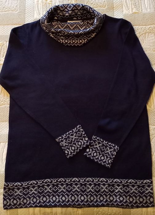 Camisola azul escuro em malha fina