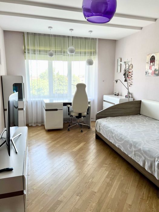 Оренда квартири з 3 спальнями по вул. Затишна, 15. Новий будинок,гараж