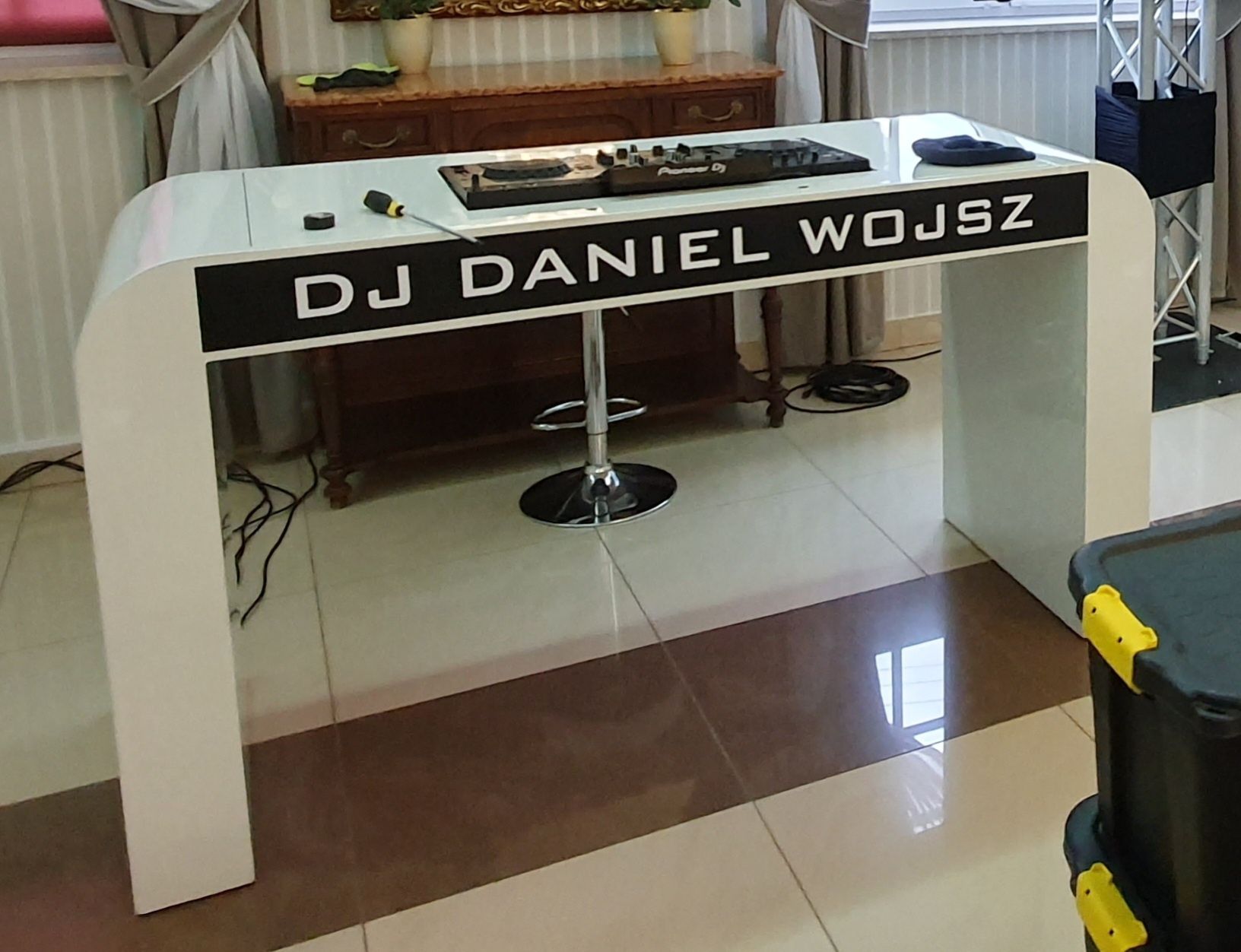 Stół stanowisko dla DJ