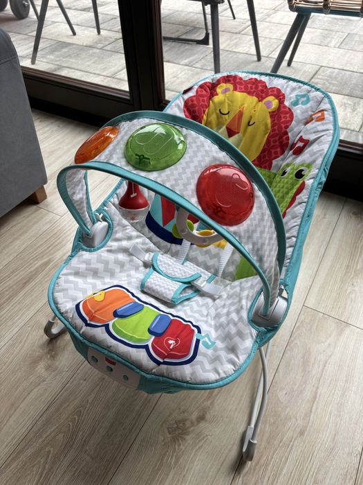 Leżaczek/bujaczek FischerPrice z melodyjkami i wibracjami.