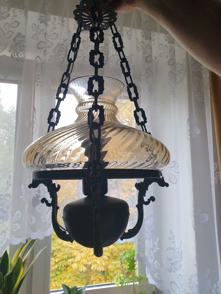 Stara lampa mosiężna z pięknym kloszem