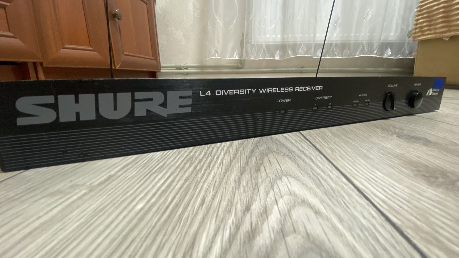 Продам оригінальний радіомікрофон Shure sm58