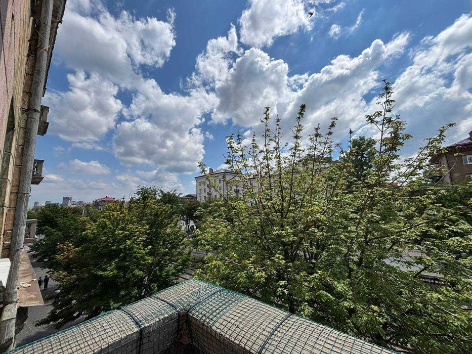 Новый ремонт! Яворницкого 100. Продам квартиру 56 м2. Две комнаты.