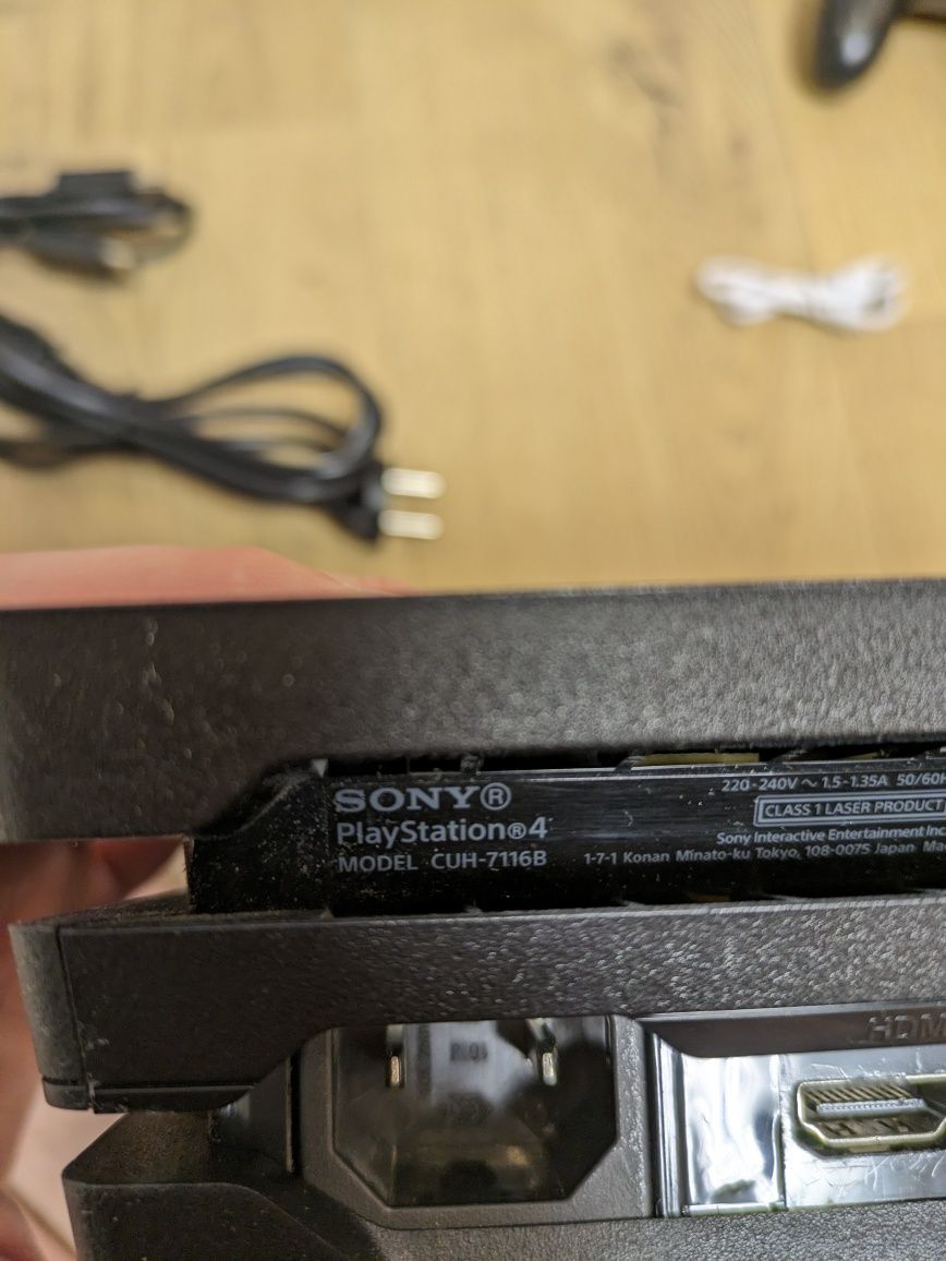 Sony PlayStation 4 Pro 1 Tb приставка PS4 2 джойстика