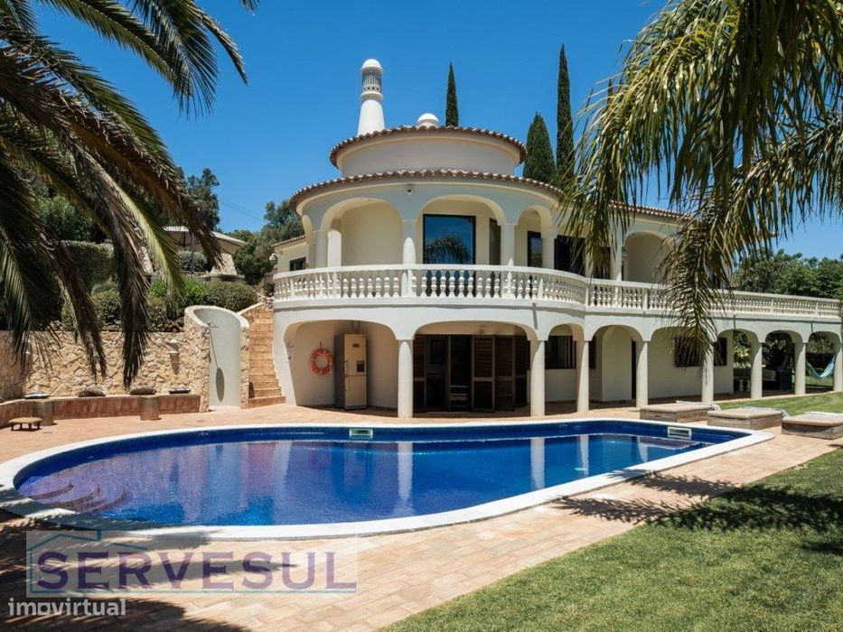 Moradia Portuguesa Clássica e Moderna com 5 Quartos a apenas 10 min...