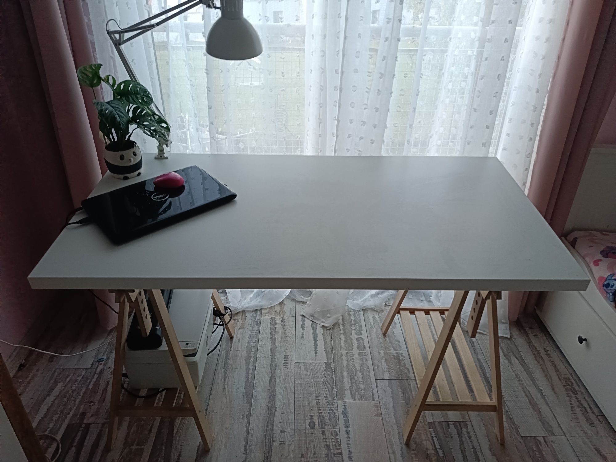 Biurko regulowane  z lampką