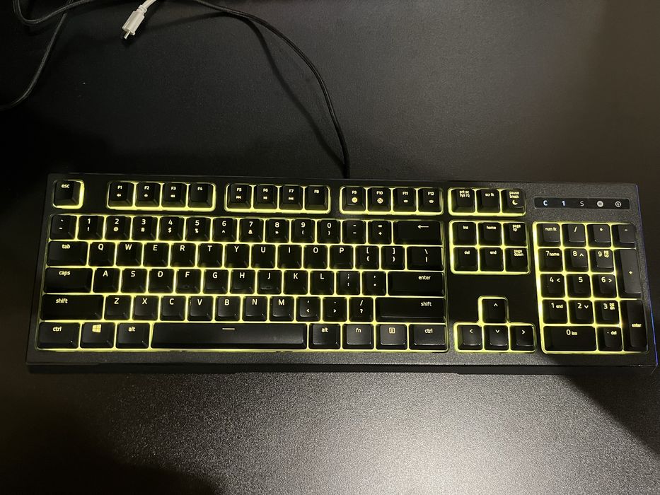 Sprzedam klawiature membranowo mechaniczna Razer Ornata Chroma