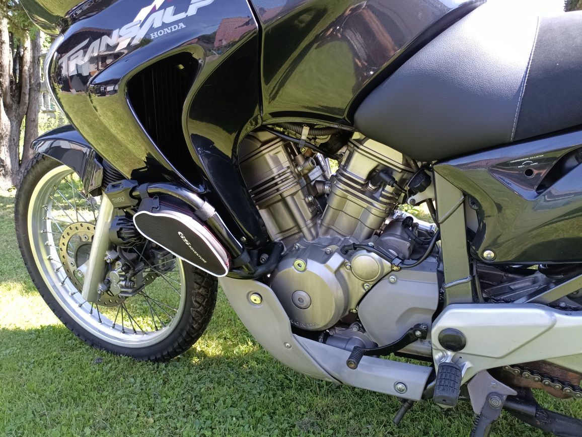 Honda Transalp 650 Warto vstrom gs