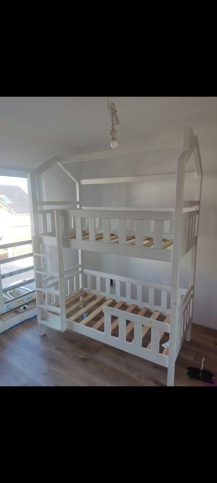 Łóżko piętrowe 80x160 domek , 100% lite drewno białe +materace gratise
