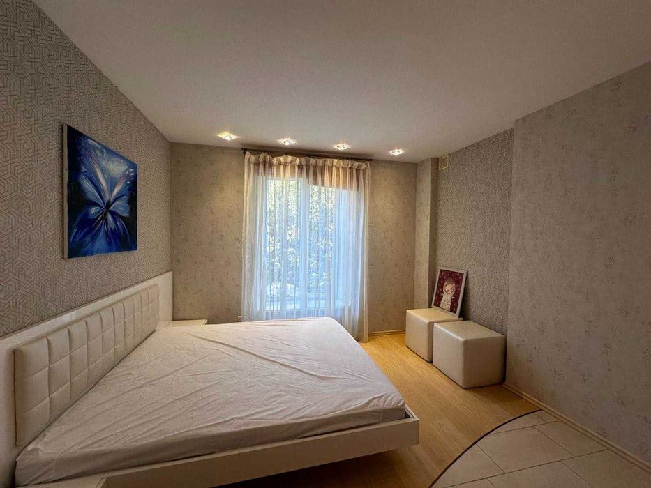 Сдам длительно 3-комнатную квартиру в центре!