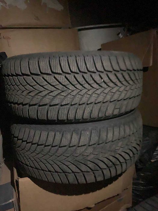 Зимняя резина 215/45 R17 4 шт б/у