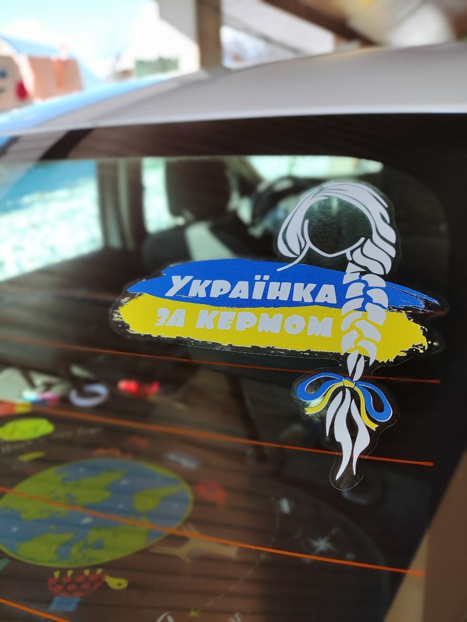 Наліпки на авто "Українка за кермом"