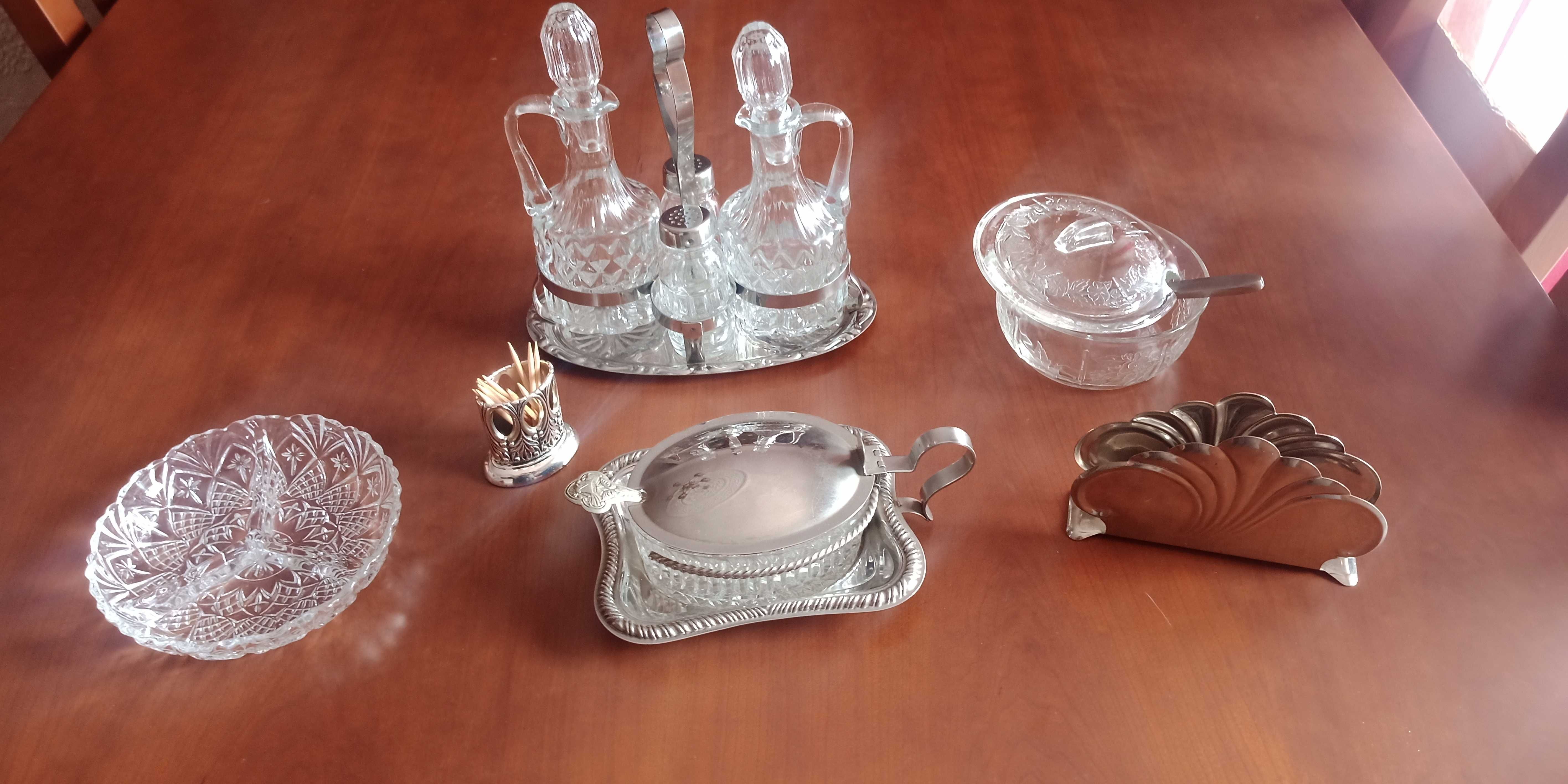 Conjunto de serviços de porcelana e cristal + extras 12 e 6 pessoas