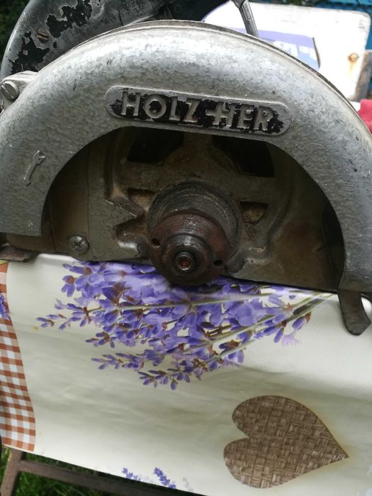 Продаю дисковую, циркулярную, ручную пилу " HOLZ- HER 28015 " 0,8квт