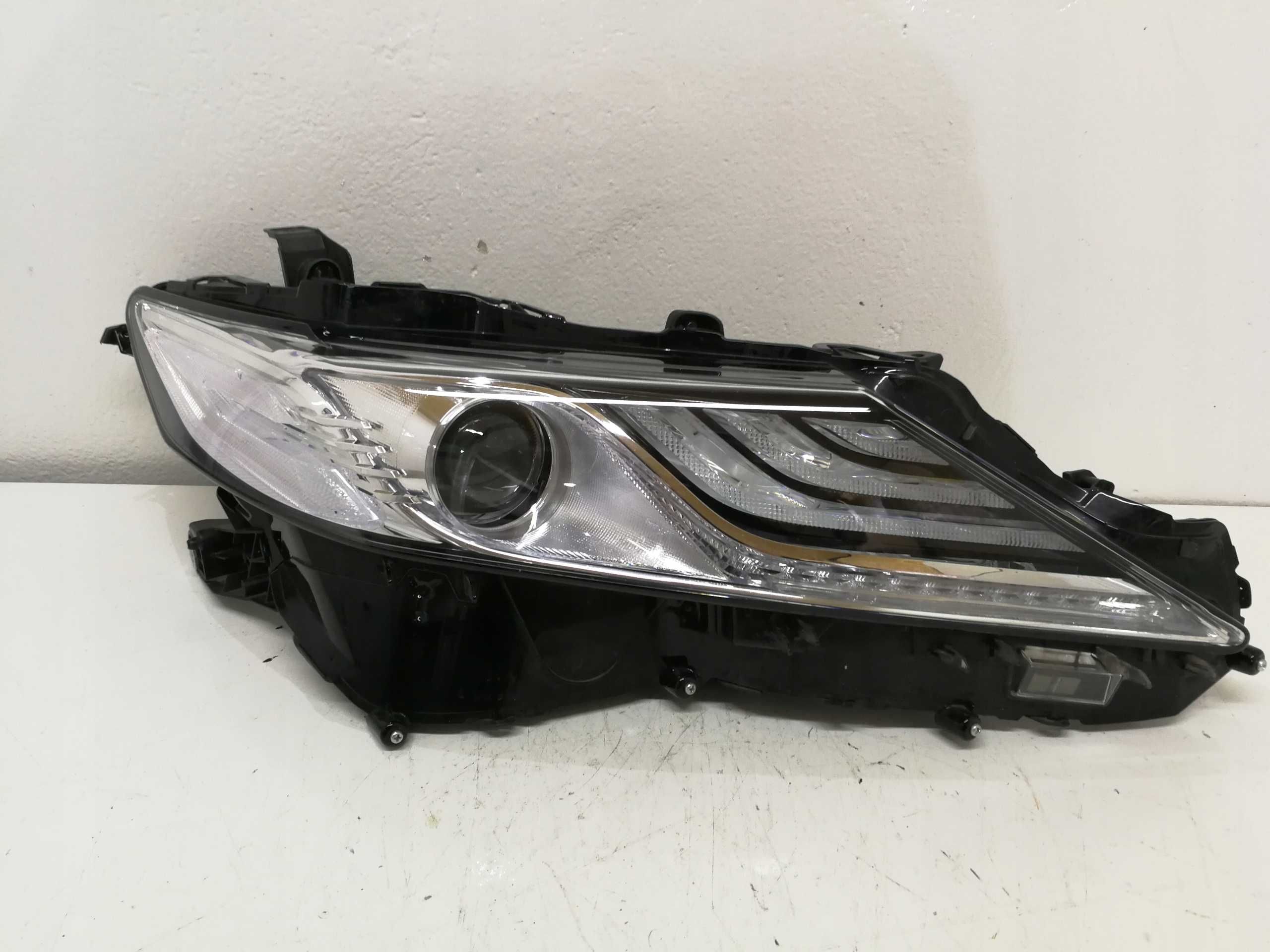 Фара Toyota Camry 70 19+ full led