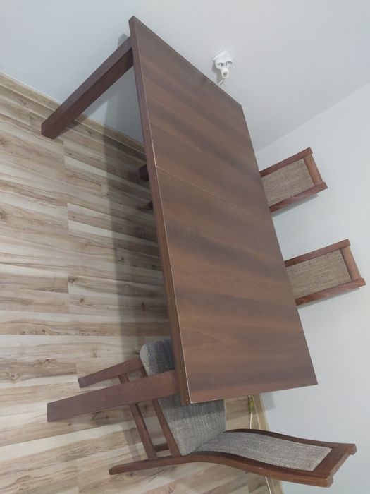 Stół z 6  krzesłami