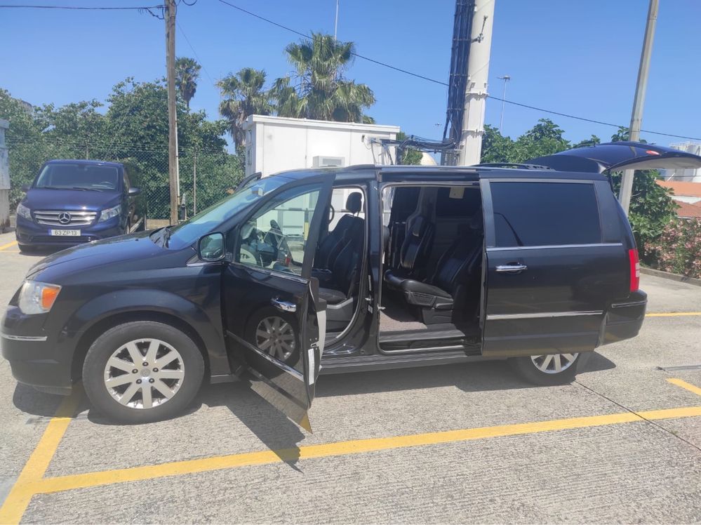 Viatura Chrysler CRD Grand Voyager Limited, um proprietário.