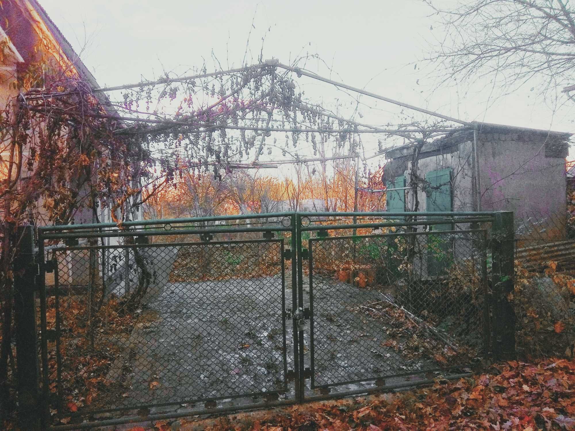 Продаж дачі з земельною ділянкою