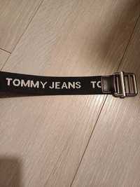 Czarny Pasek Tommy Jeans Długość 105 cm