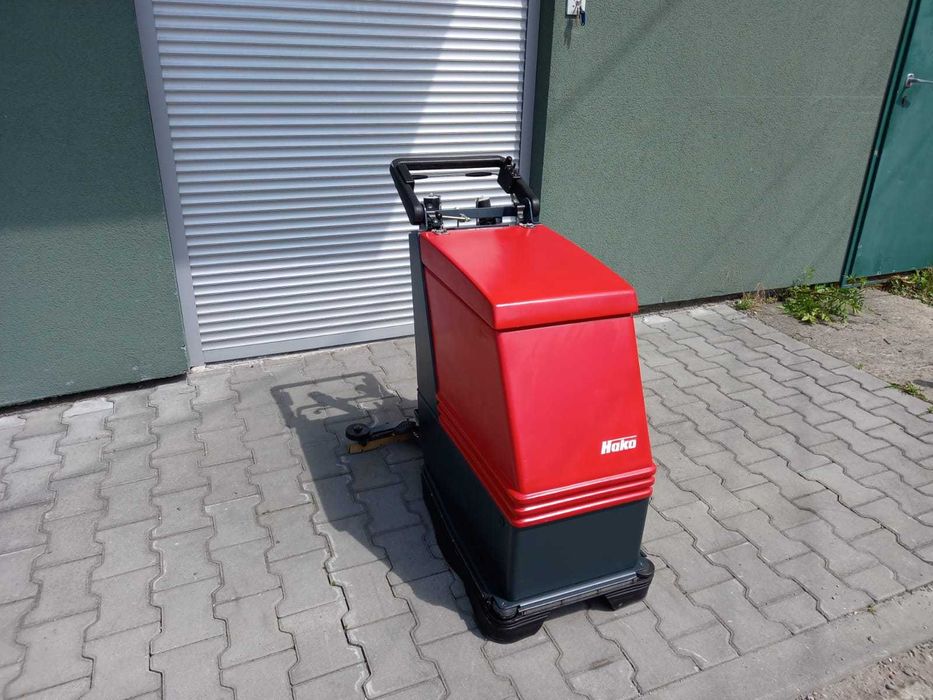 Profesjonalna szorowarka z trakcją HAKO B 430