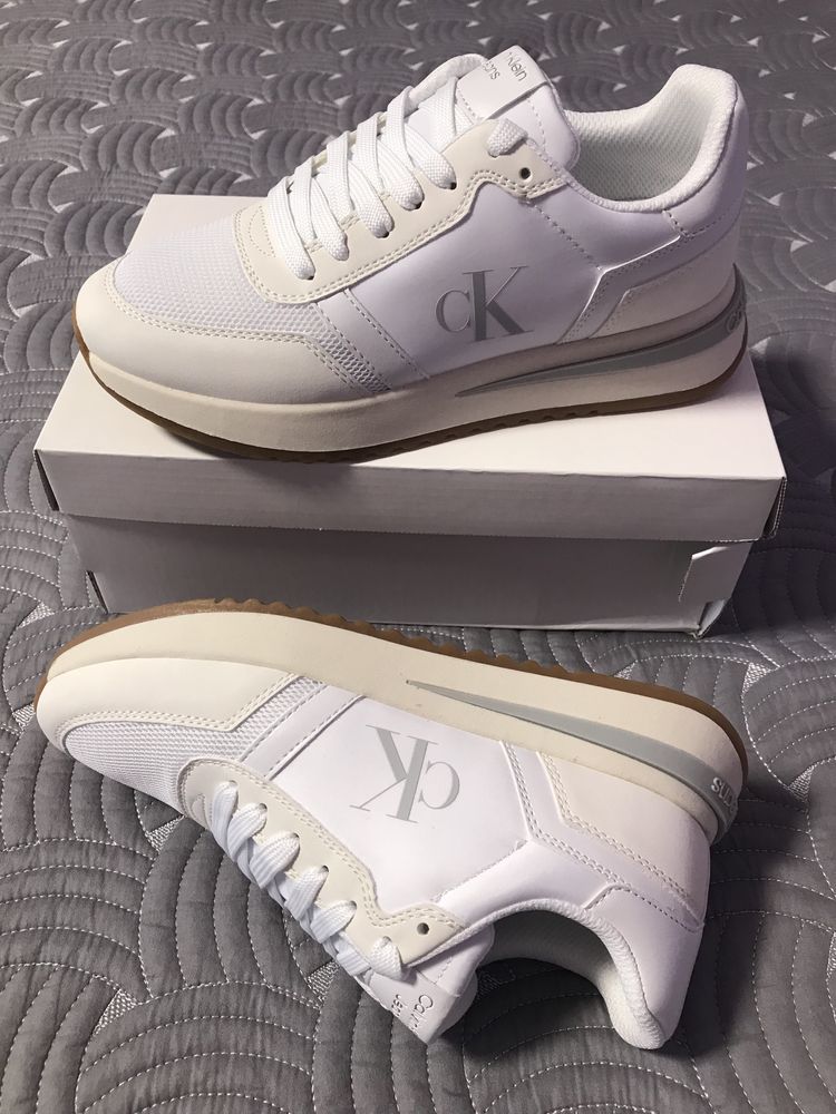 Продам жіночі кросівки Calvin Klein