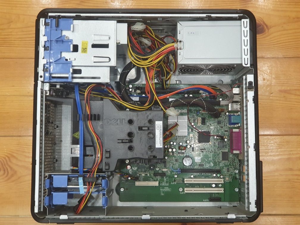 Komputer stacjonarny Dell, Intel Core 2 Duo, 4GB pamięci RAM,