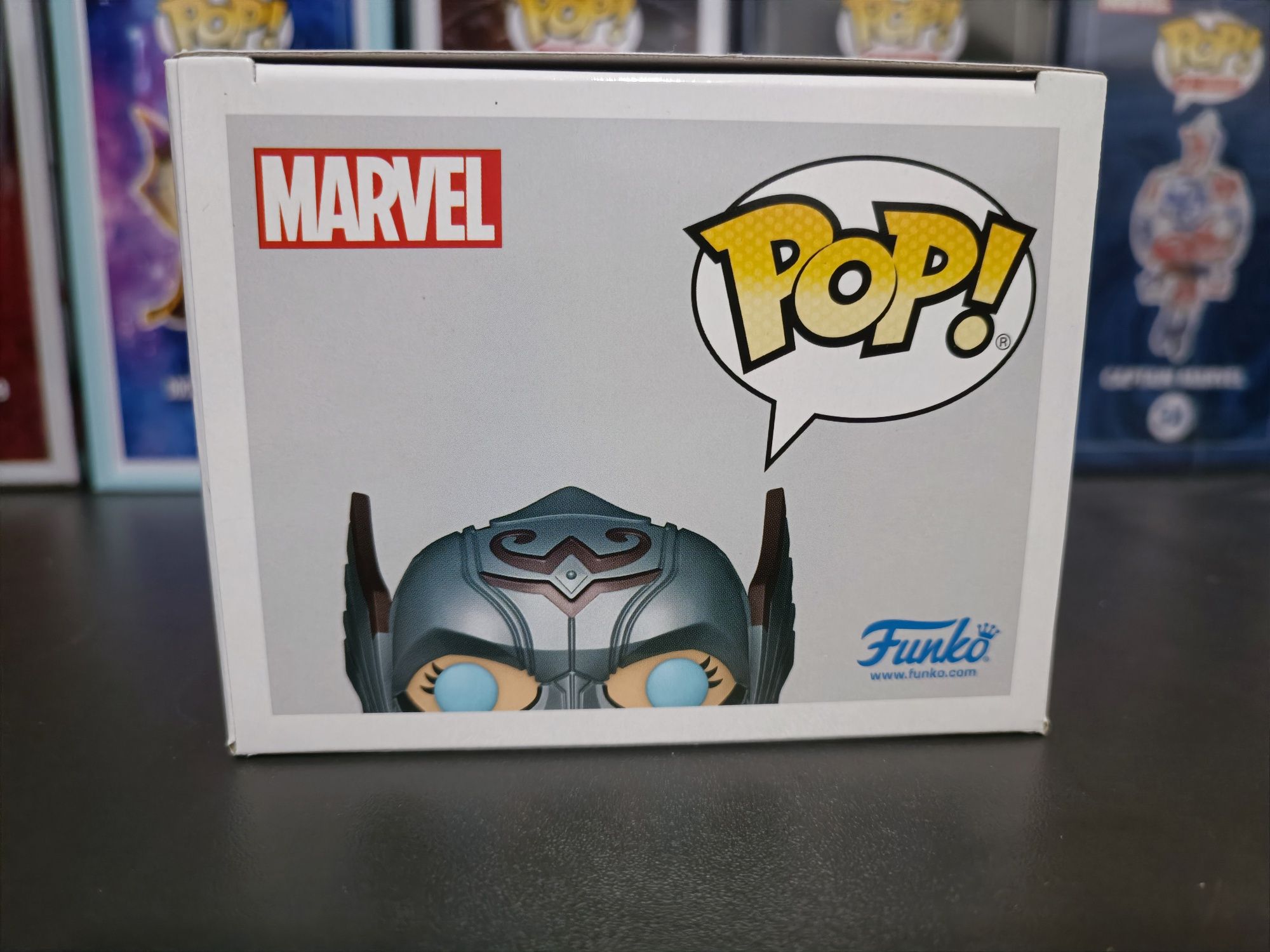 Funko Pop Thor Love and Thunder Mighty Thor 1041 GITD