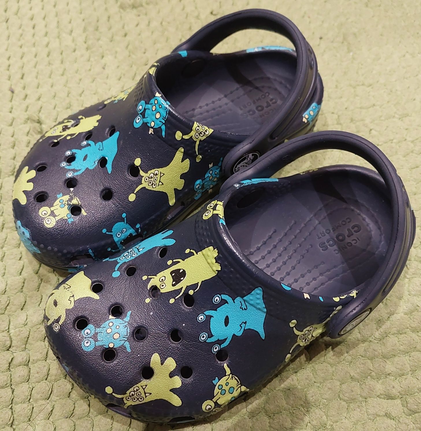 Crocs C8 j nowe klapki