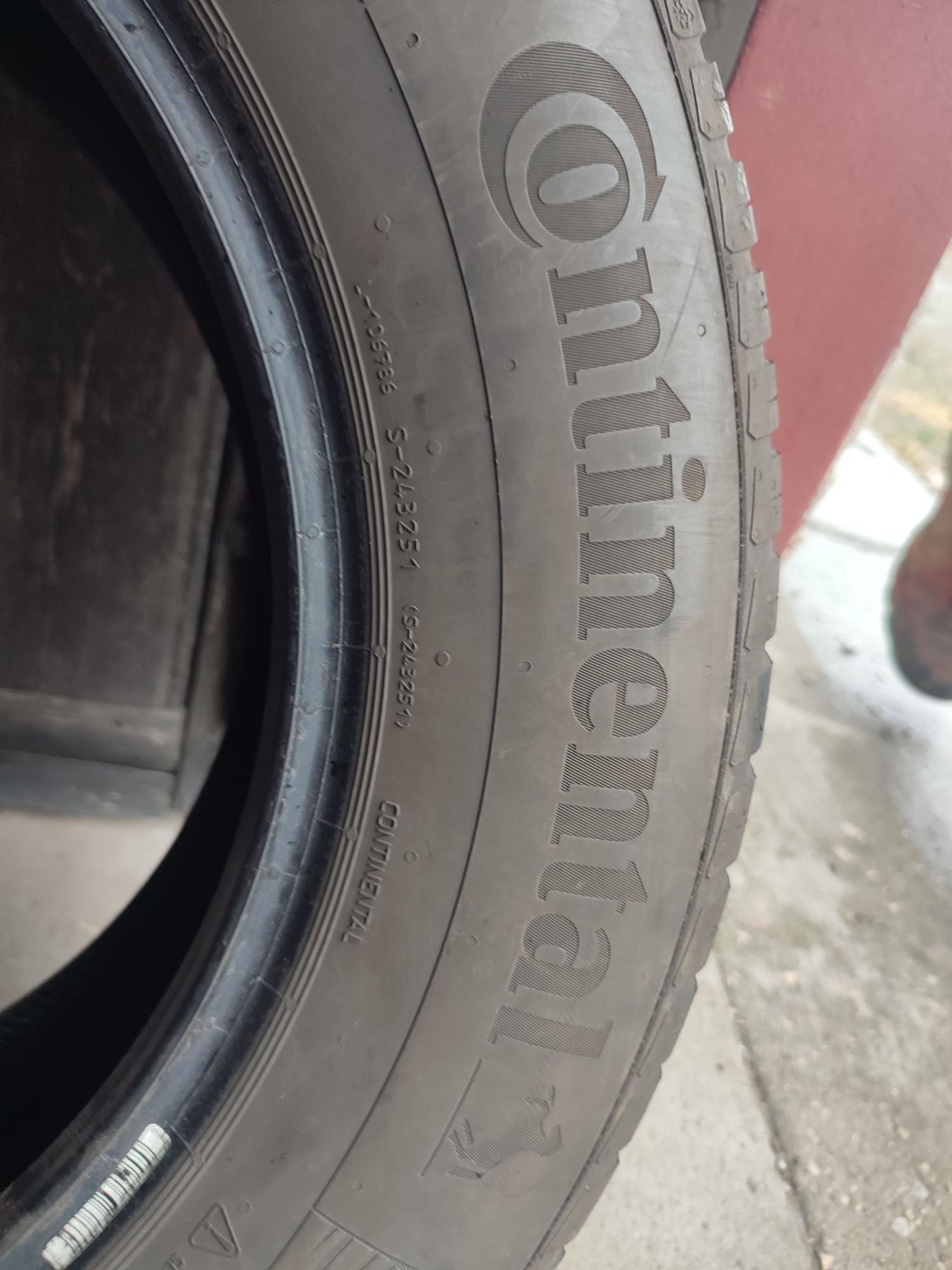 Pojedyncza opon Continental AllseasonConract 215/65/16 V XL