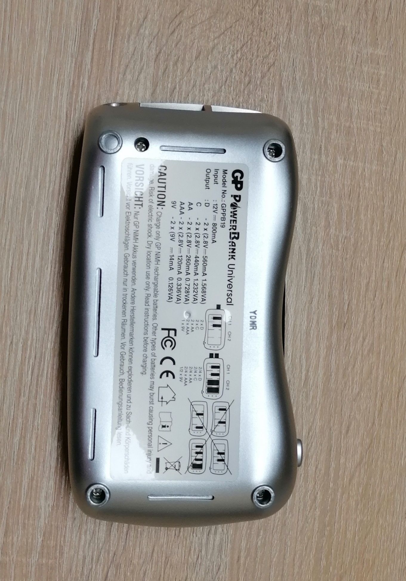 Ładowarka akumulatorków/baterii uniwersalna GP Power Bank
