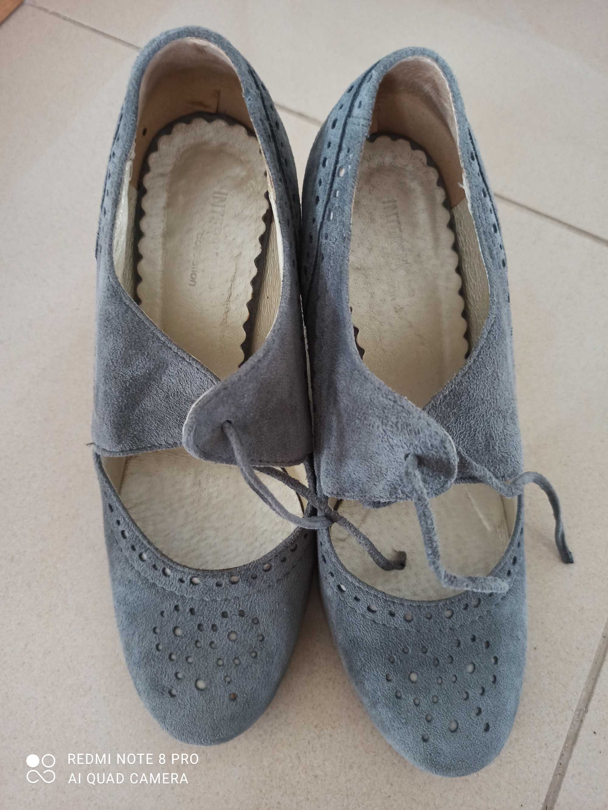 Szare czółenka zamszowe r.37 Intershoe