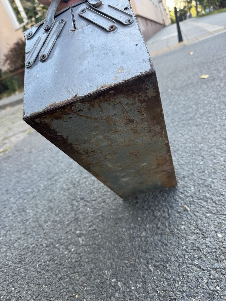 Skrzynka metalowa na narzedzia