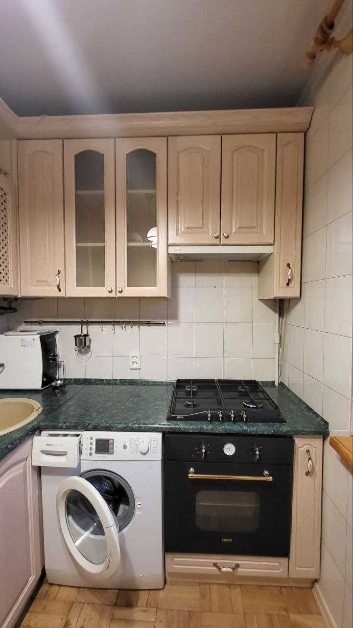 3 к. квартира с ремонтом и мебелью, м. Холодная гора