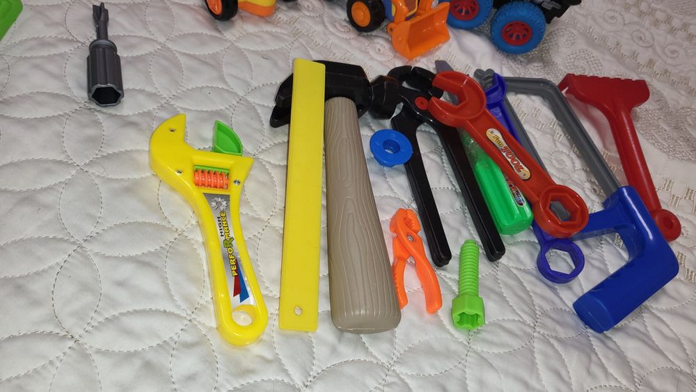 Лот,пакет іграшок для хлопчика,дівчинки,машинки,розвиваючі,інструменти