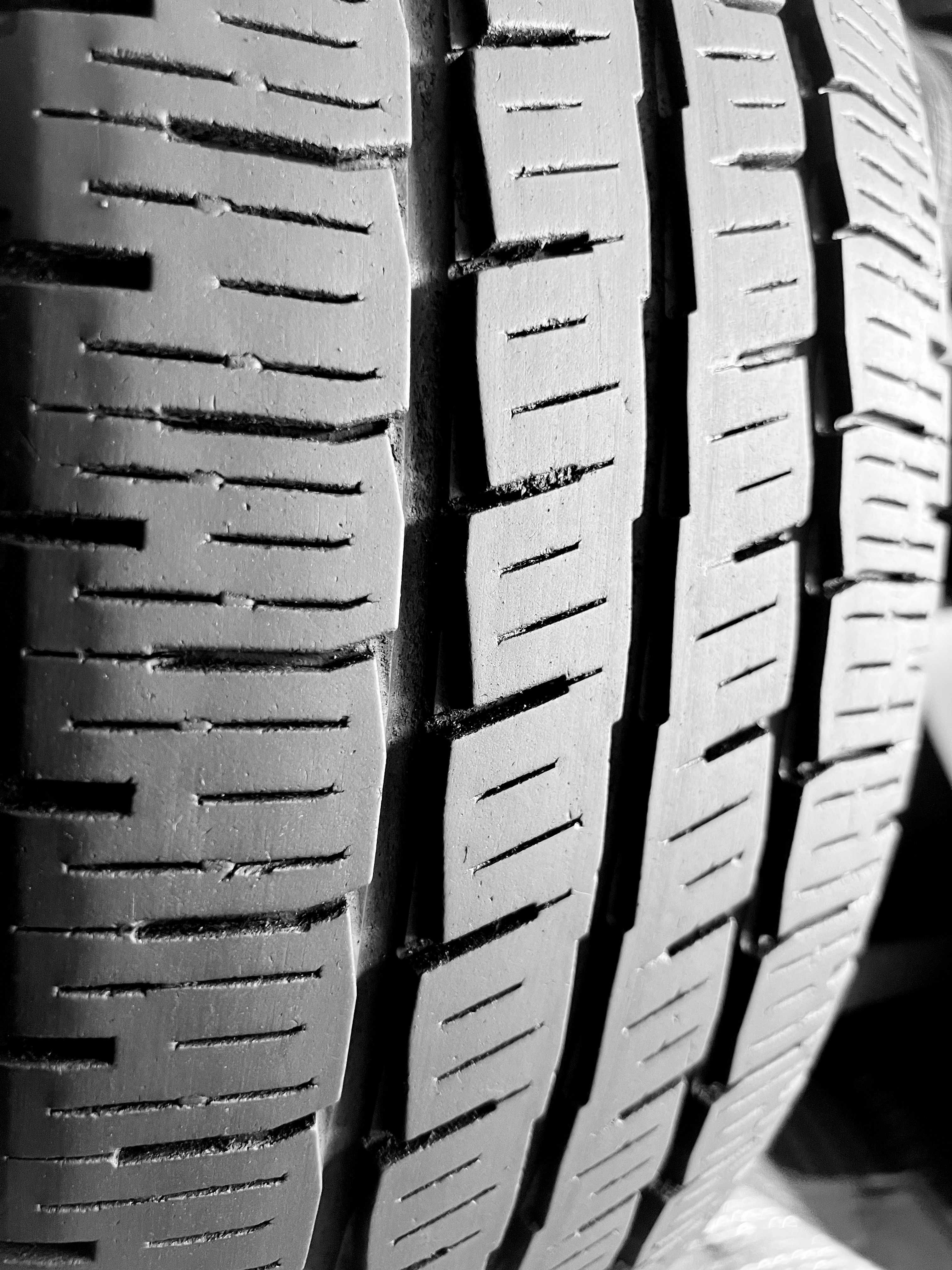 Шини Б/в 215.75.16c пара Pirelli