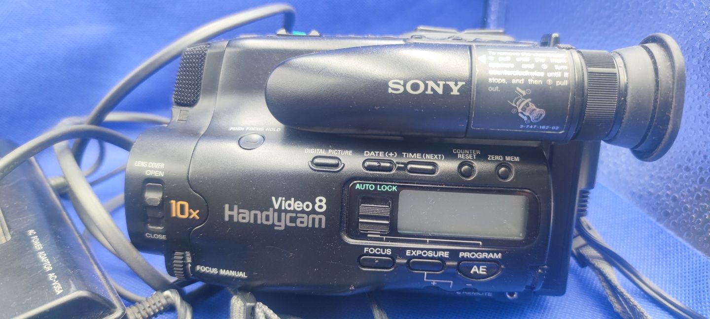 Sony Handycam CCD-TR305E com acessorios