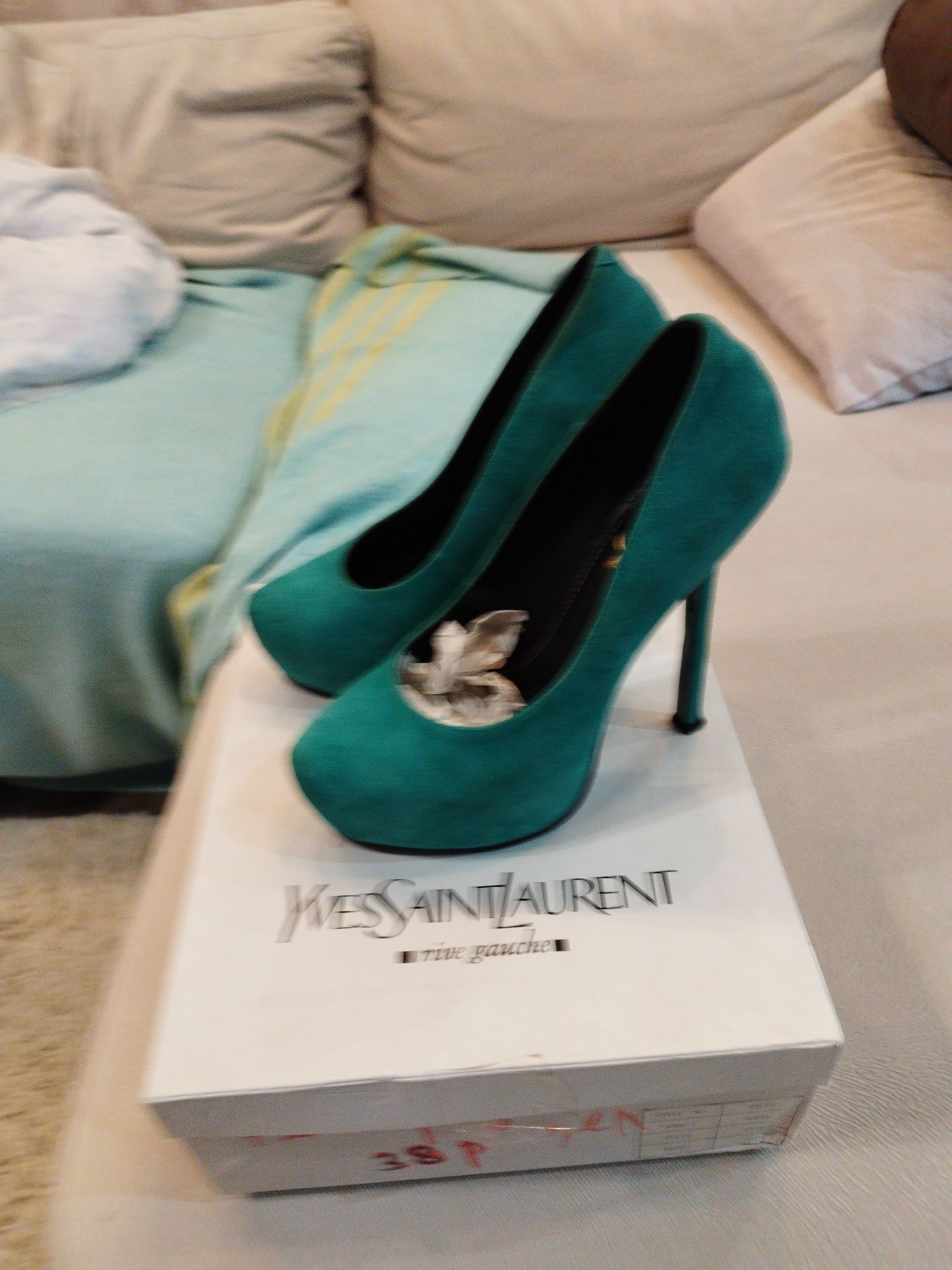 Продам Yves Saint Laurent