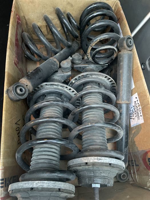 Амортизатори передні і задній стойки пружини Volkswagen T5