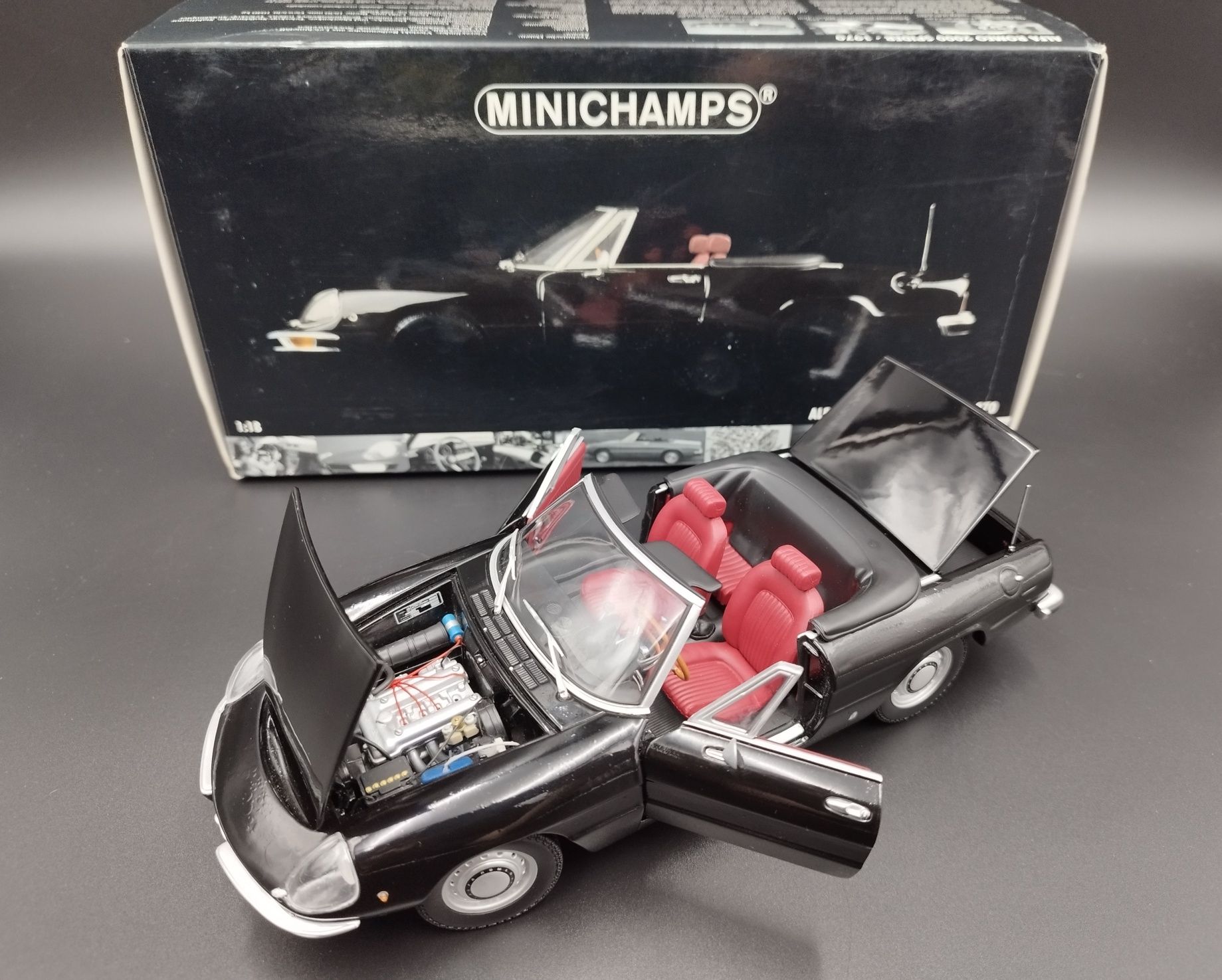 1;18 Minichamps 1970 Alfa Romeo Spider 2000 model  używany