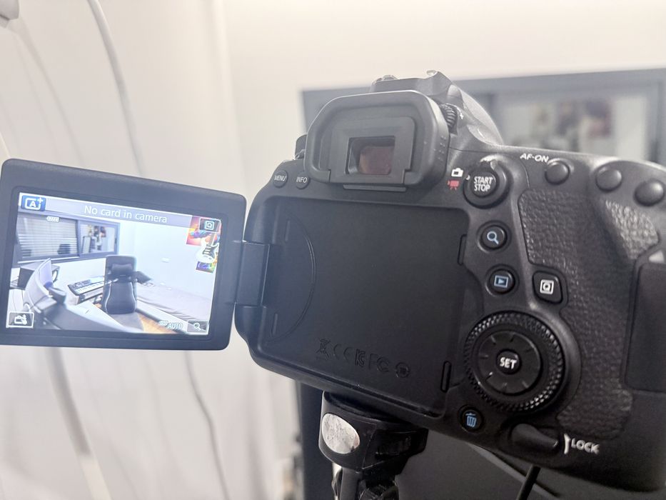 Câmera Canon EOS 6D Mark II com Lente Sigma 150-600mm