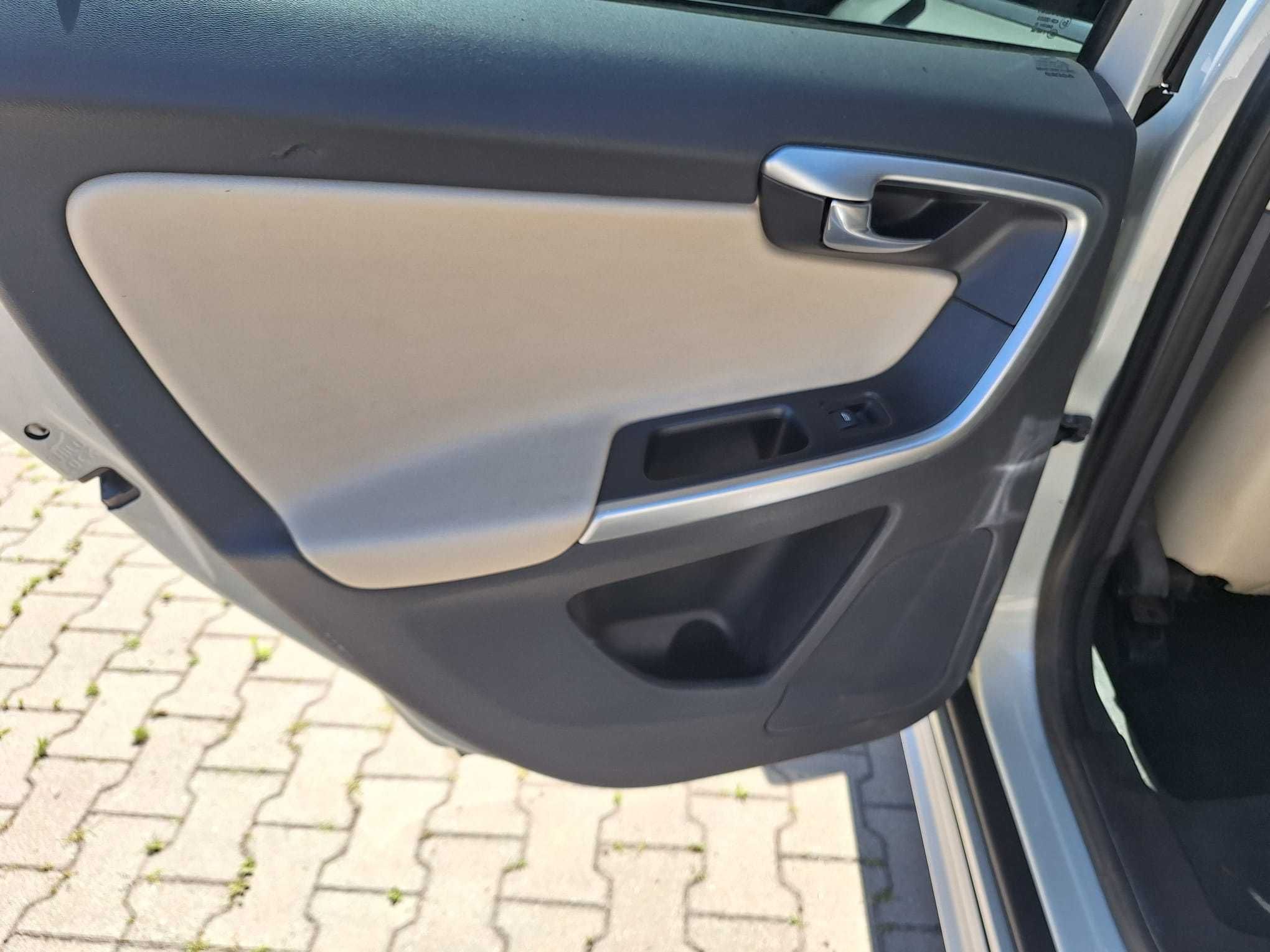 Volvo Xc60 srodek fotele tapicerka R-design