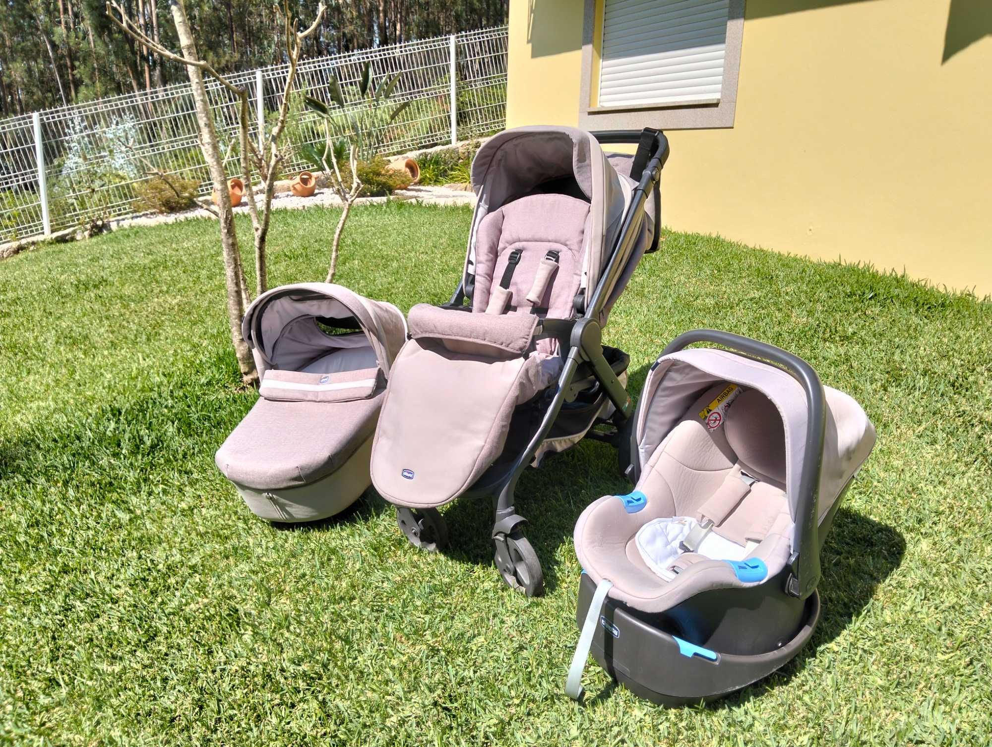Conjunto Trio Chicco - Carrinho + Alcofa e Ovo