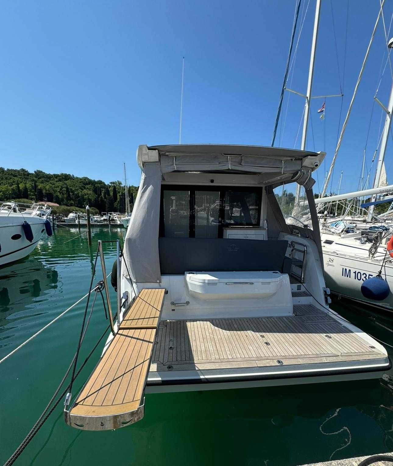 Продам яхту Sealine С390