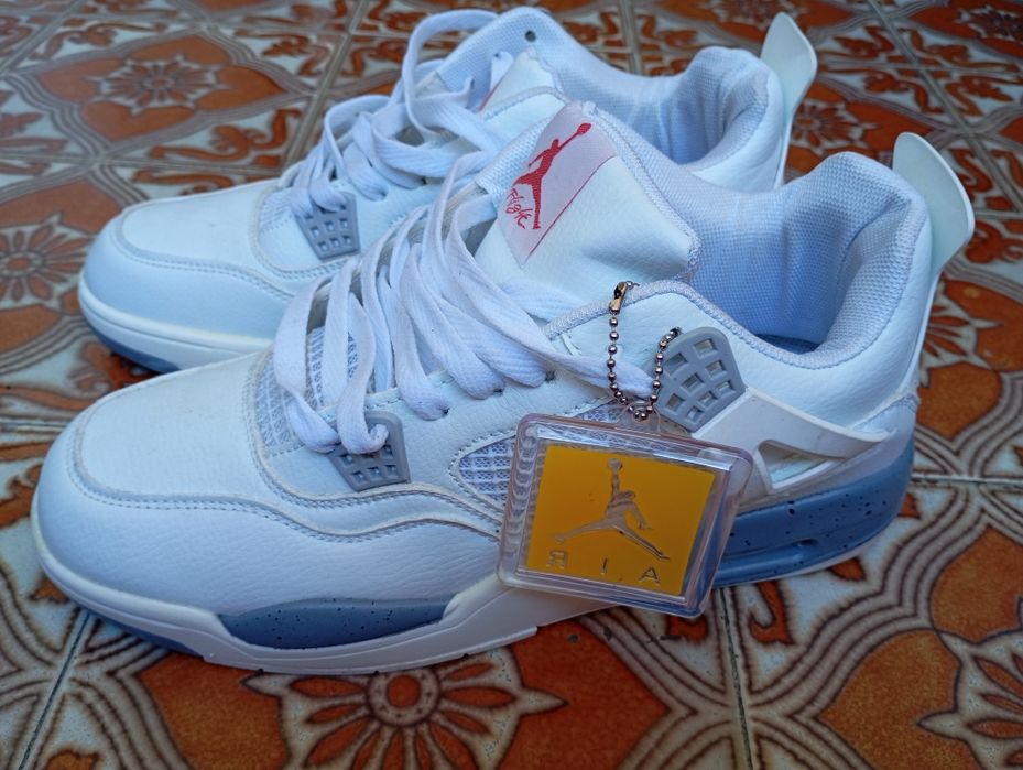 Air Jordan 4 tamanho  26.5 cm (43)