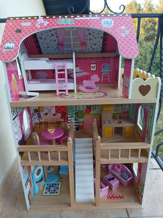 Duży domek drewniany dla lalek Barbie z wyposażeniem + 7 Lalek Barbie
